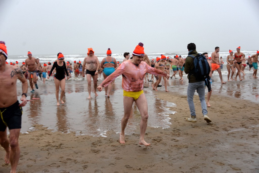 ../Images/Nieuwjaarsduik Nederzandt 2017 059.jpg